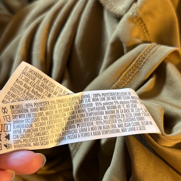 Halter maxi dress with chain details and slit - Picture 9 of 9